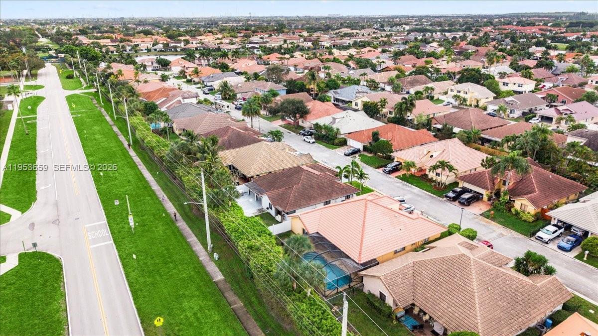 PEMBROKE LAKES SOUTH - Residential