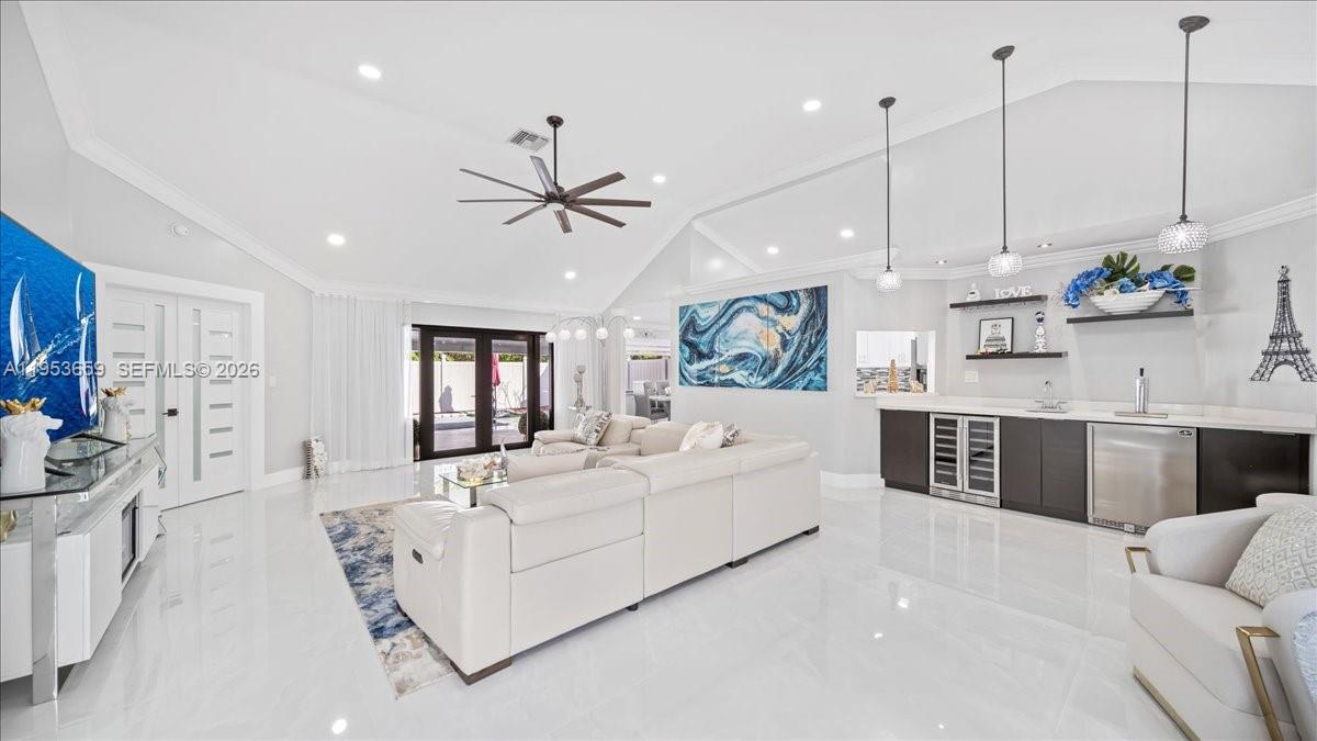 PEMBROKE LAKES SOUTH - Residential