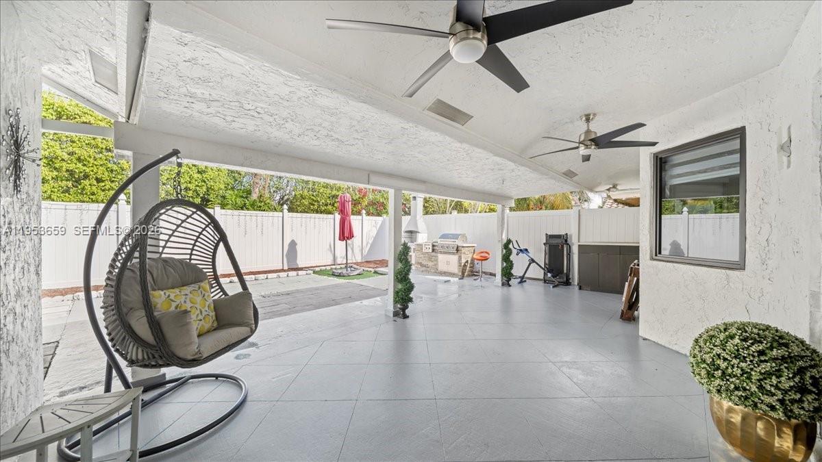 PEMBROKE LAKES SOUTH - Residential