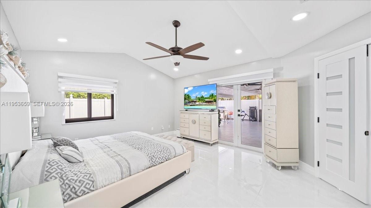 PEMBROKE LAKES SOUTH - Residential