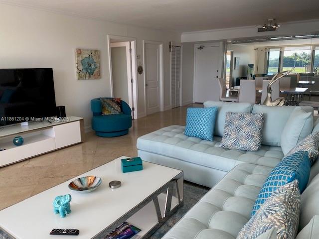 COLONY BAY HARBOR APTS CO - Residential Lease