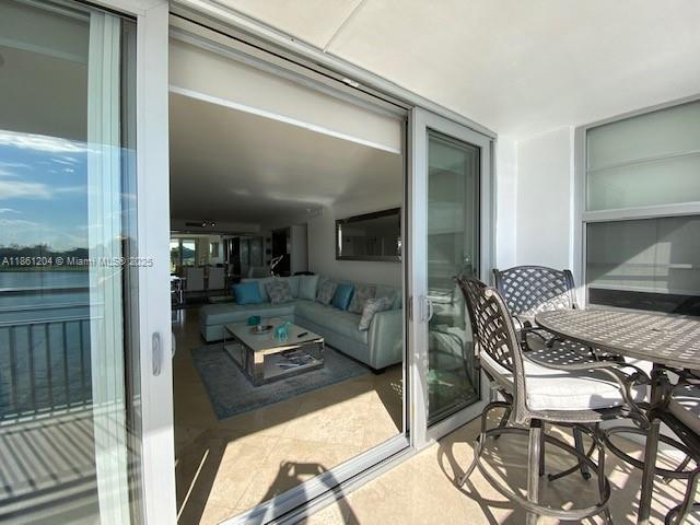 COLONY BAY HARBOR APTS CO - Residential Lease