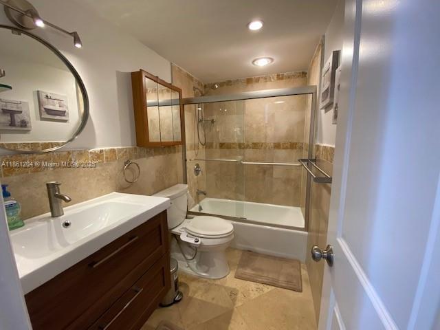 COLONY BAY HARBOR APTS CO - Residential Lease