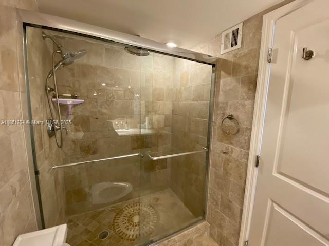 COLONY BAY HARBOR APTS CO - Residential Lease