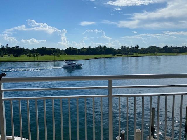 COLONY BAY HARBOR APTS CO - Residential Lease