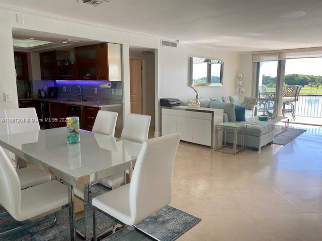 COLONY BAY HARBOR APTS CO - Residential Lease