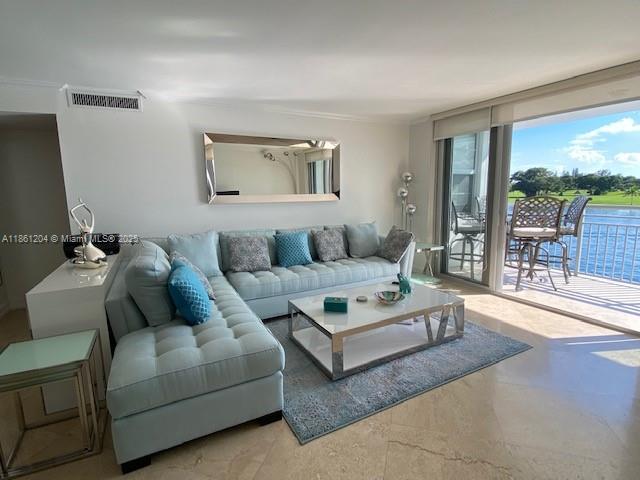 COLONY BAY HARBOR APTS CO - Residential Lease