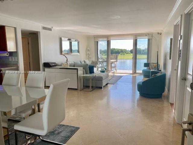 COLONY BAY HARBOR APTS CO - Residential Lease