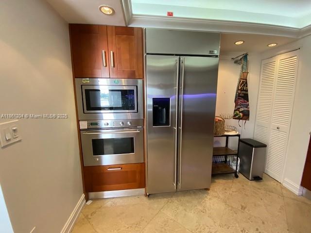 COLONY BAY HARBOR APTS CO - Residential Lease