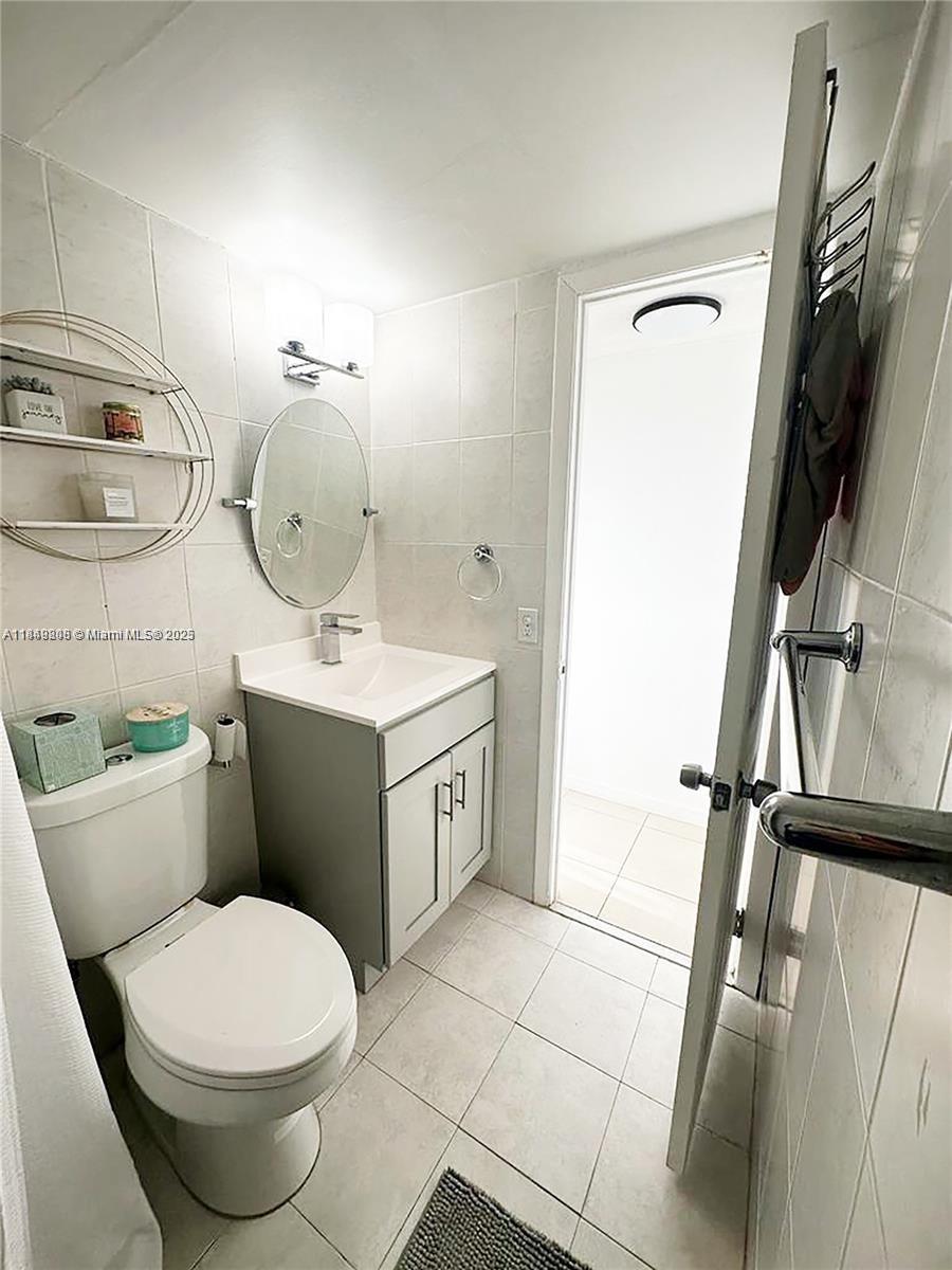 COMMODORE PLAZA CONDO - Residential