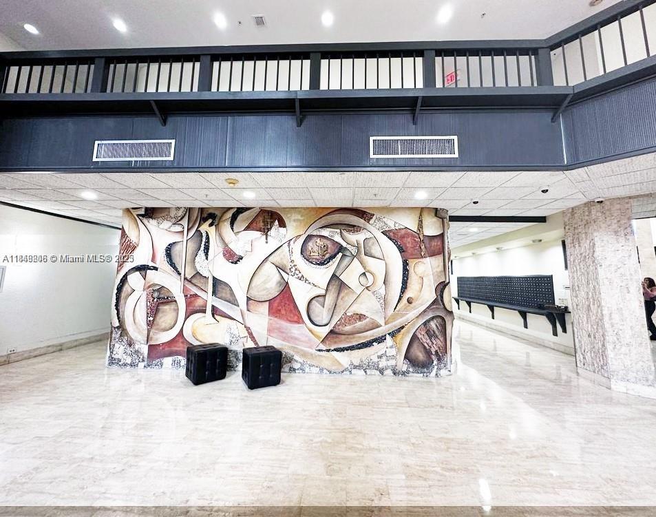 COMMODORE PLAZA CONDO - Residential