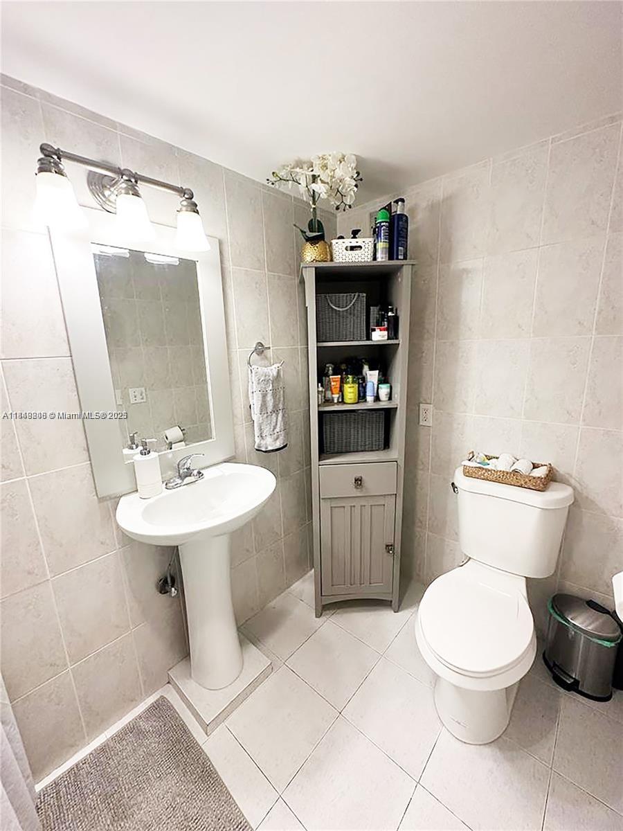 COMMODORE PLAZA CONDO - Residential