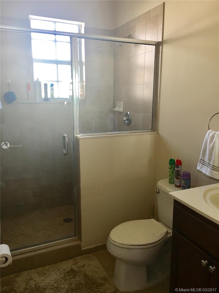 KENDALL COMMONS RESIDENTI - Residential Lease