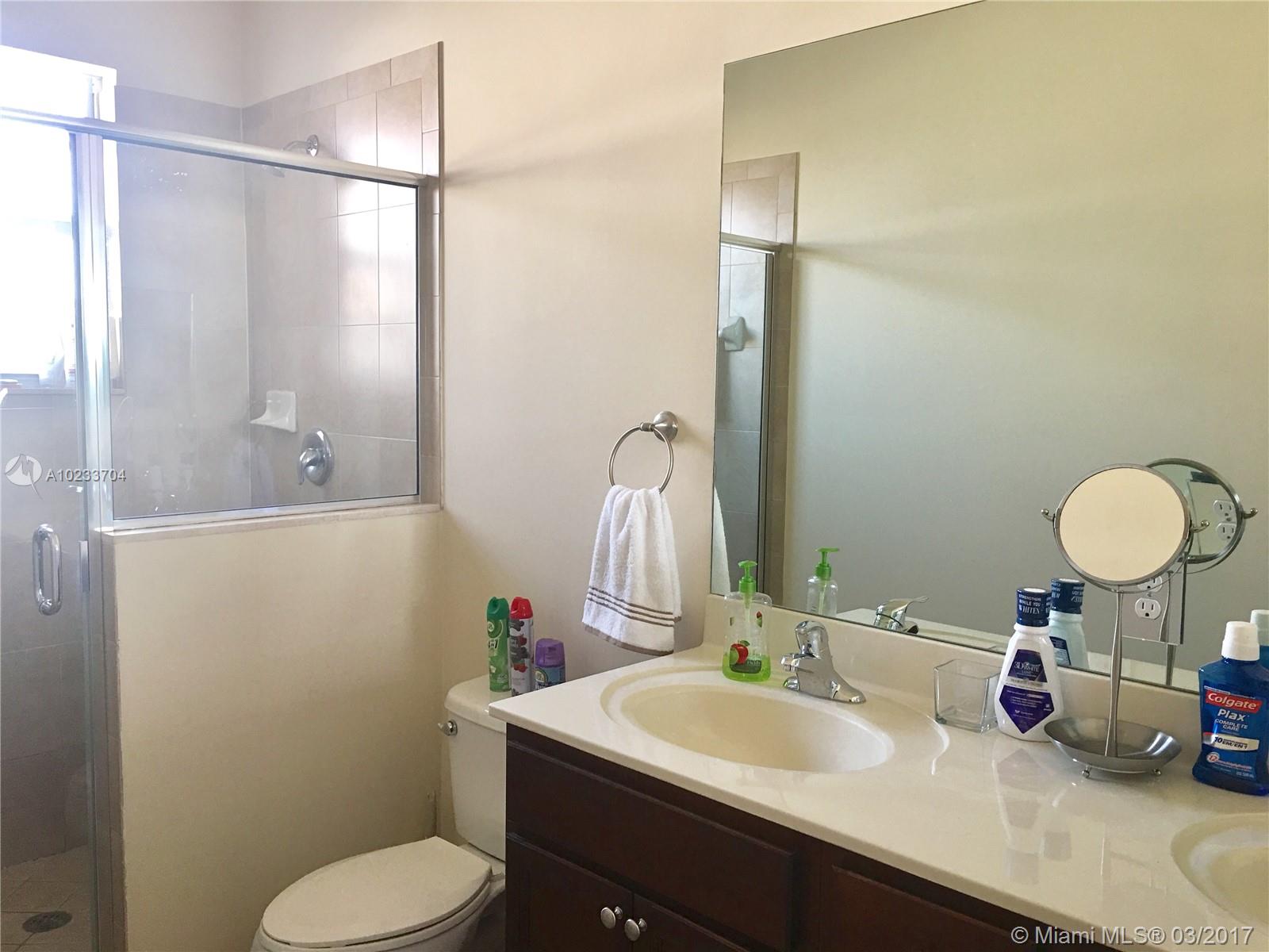 KENDALL COMMONS RESIDENTI - Residential Lease