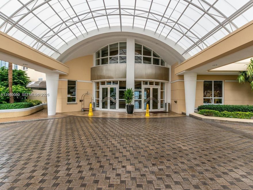 Beautiful apartment located at exclusive Brickell Key Island , with spectacular Bay and city views. Stainless steel appliances, granite counter-tops, 2 PARKING SPACE Unit in excellent condition. Three Tequesta is a gated community (Walking distance to Brickell City Centre) with pool, fitness center, spa, 24 hour concierge. Top amenities!. Live in Paradise