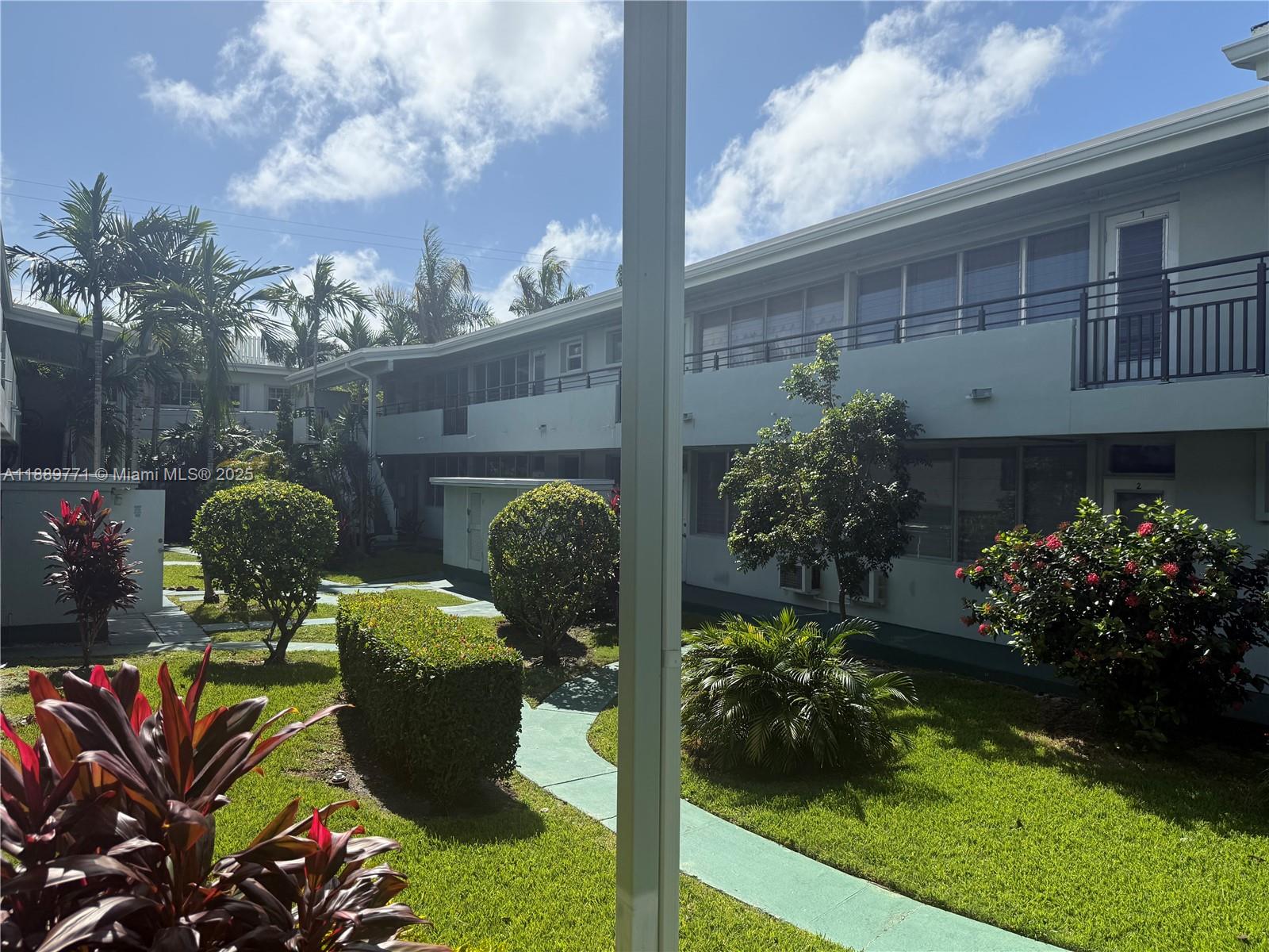 1060 CO-OP APTS INC - Residential Lease