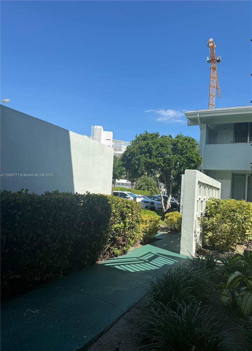 1060 CO-OP APTS INC - Residential Lease