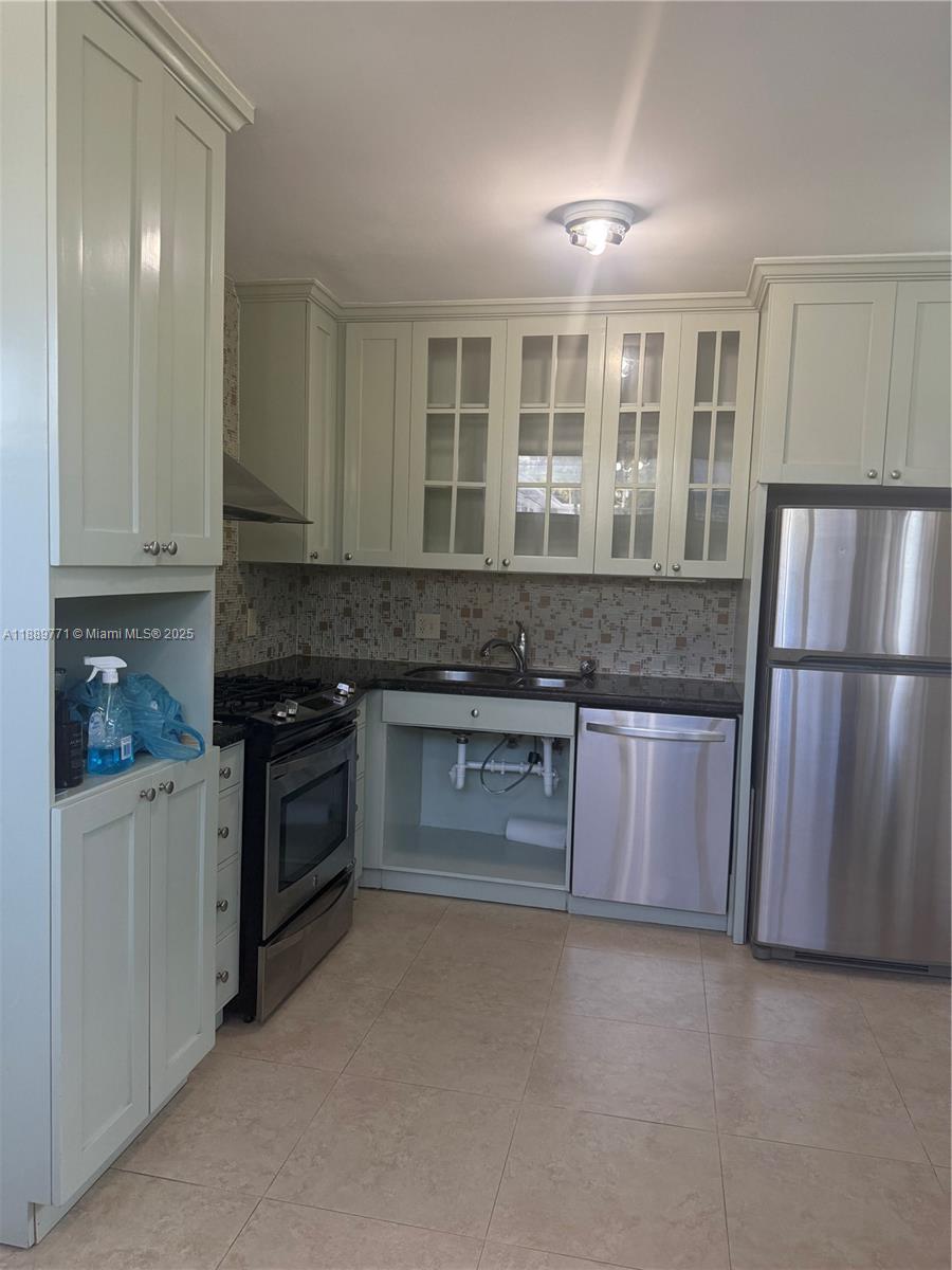 1060 CO-OP APTS INC - Residential Lease