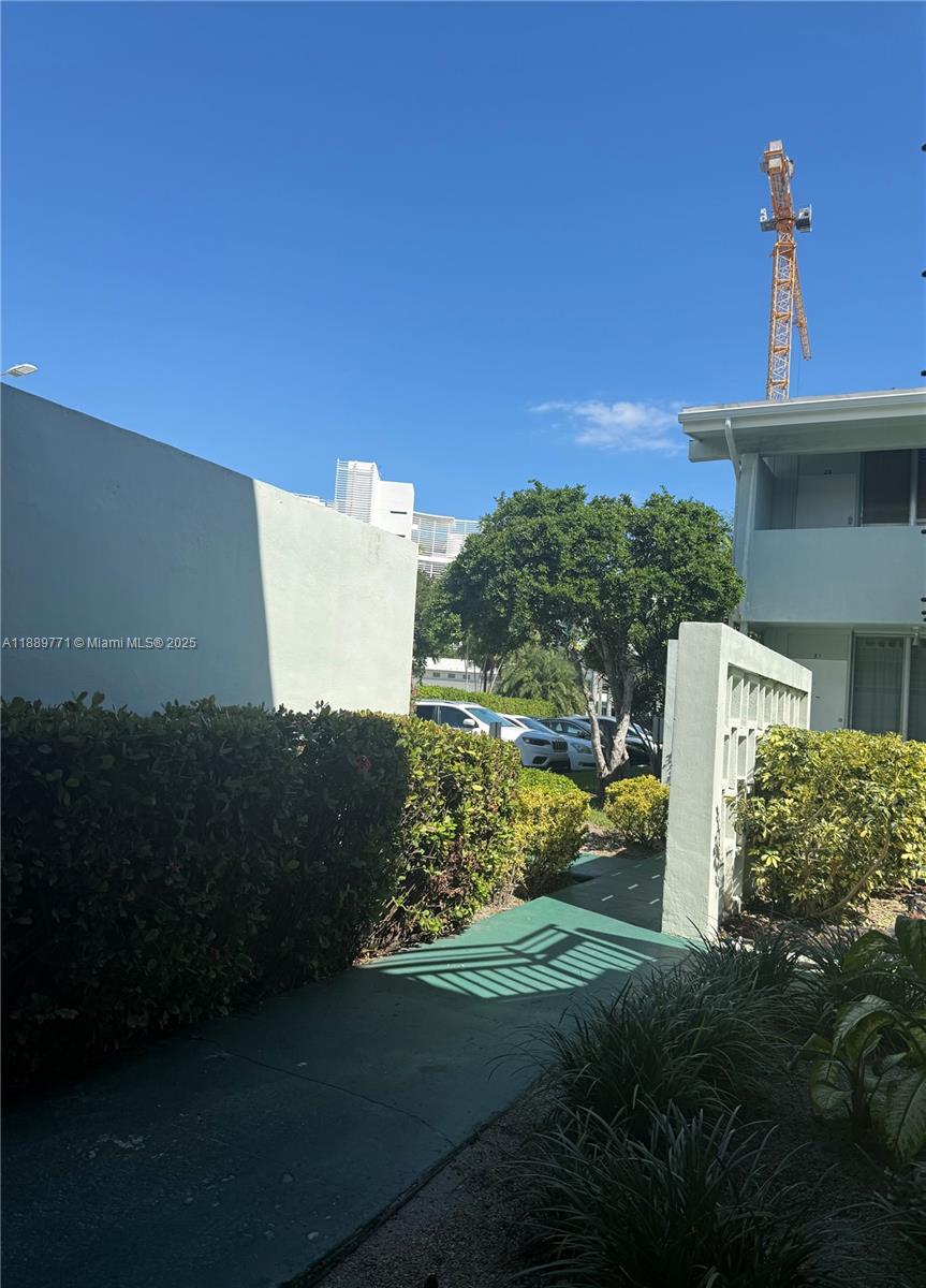 1060 CO-OP APTS INC - Residential Lease