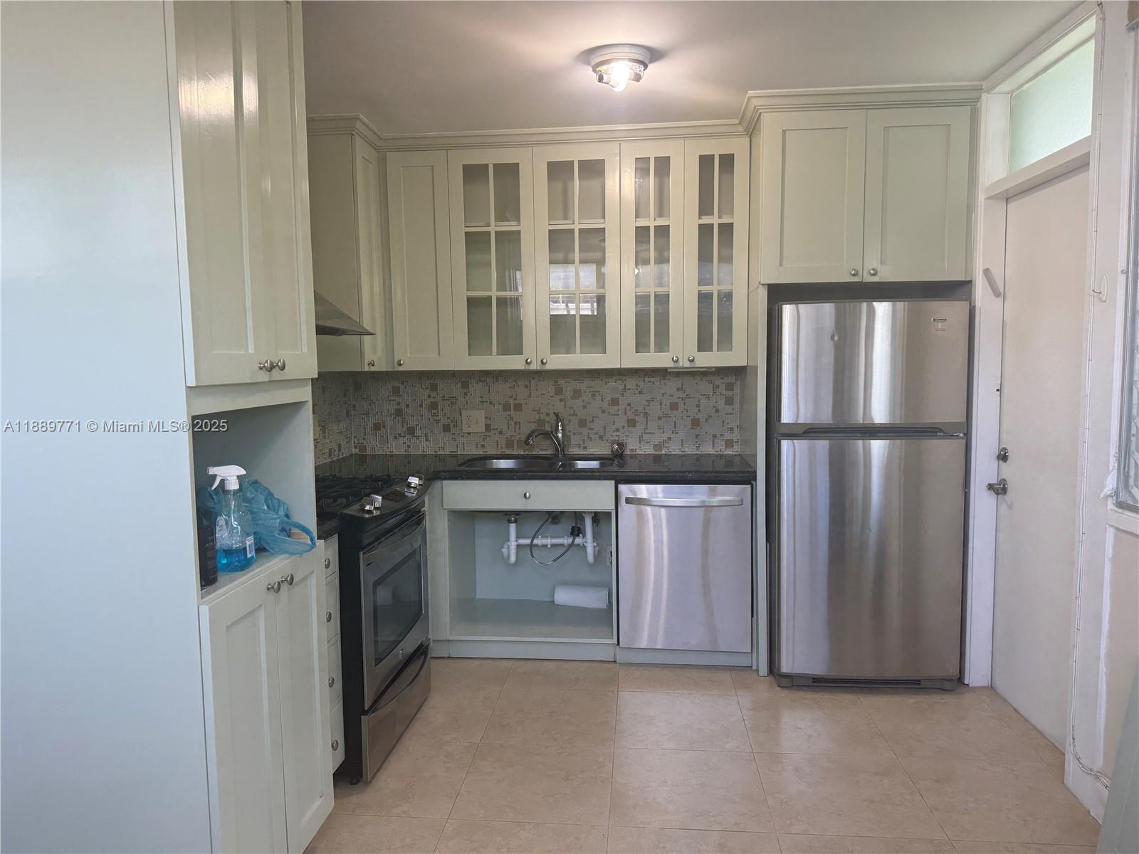 1060 CO-OP APTS INC - Residential Lease