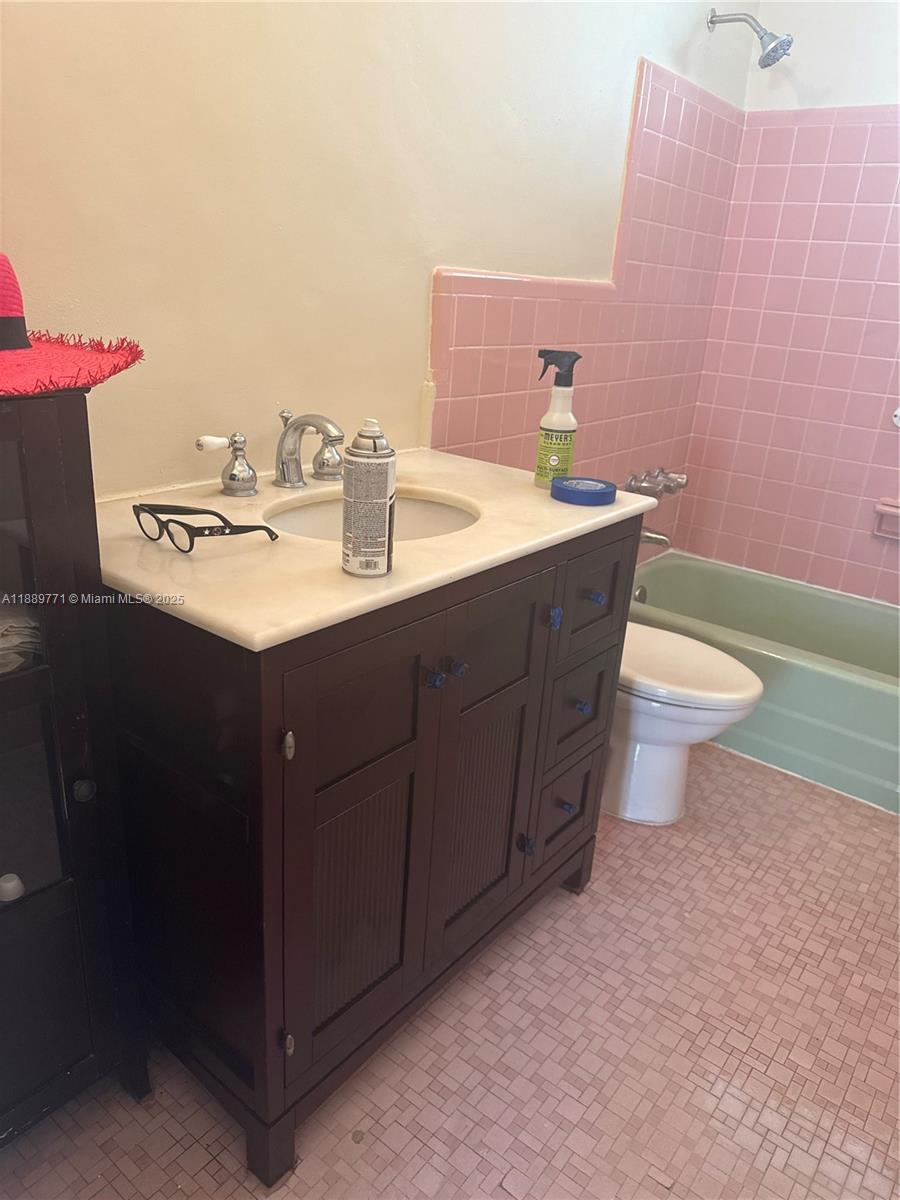 1060 CO-OP APTS INC - Residential Lease