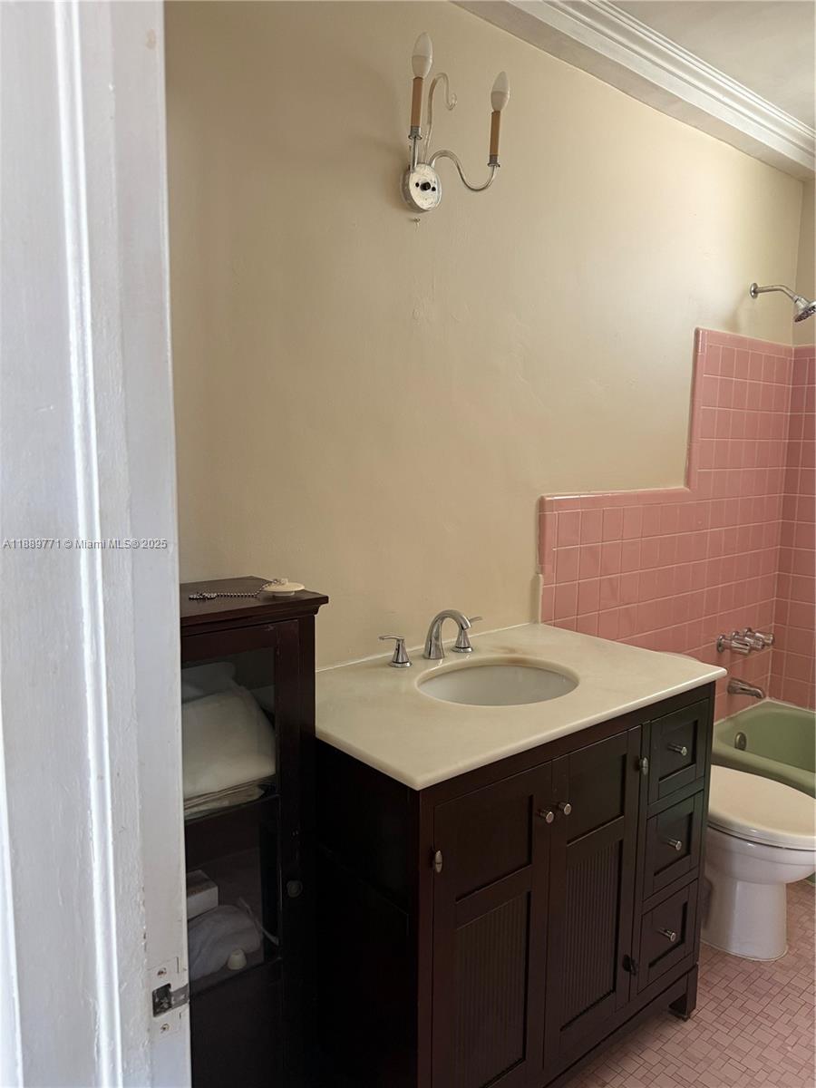 1060 CO-OP APTS INC - Residential Lease