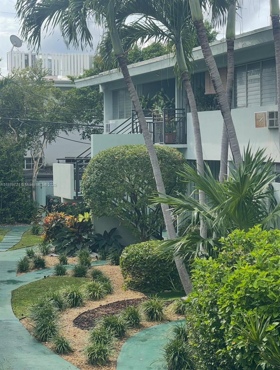 1060 CO-OP APTS INC - Residential Lease