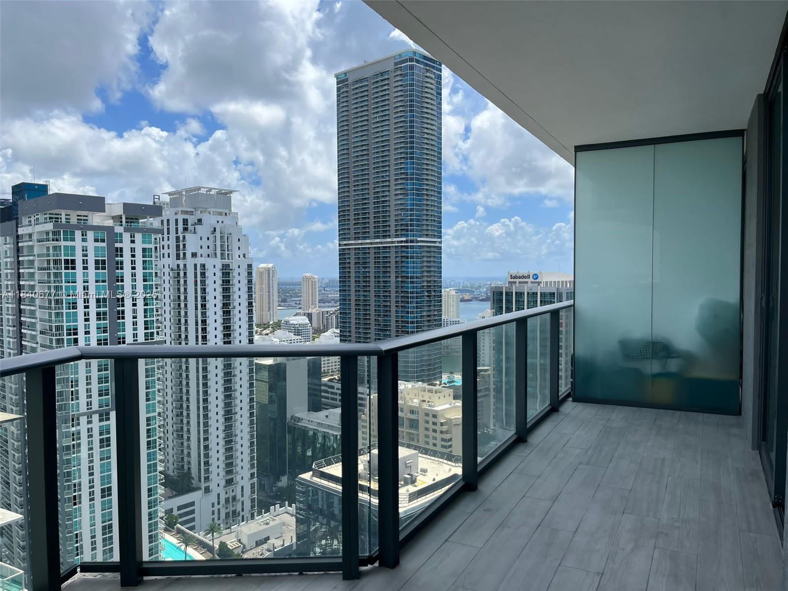 2 bedroom 2 baths at SLS Brickell. Tile throughout, custom closets. Close to Mary Brickell Village and Brickell City
Center. Perfect location!