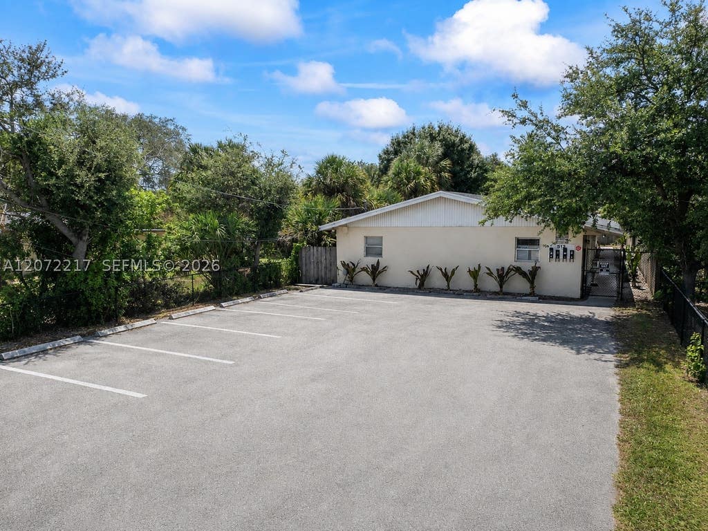 Photo of 513 NW 22nd Ave, Fort Lauderdale, FL 33311 (MLS # A12072217)