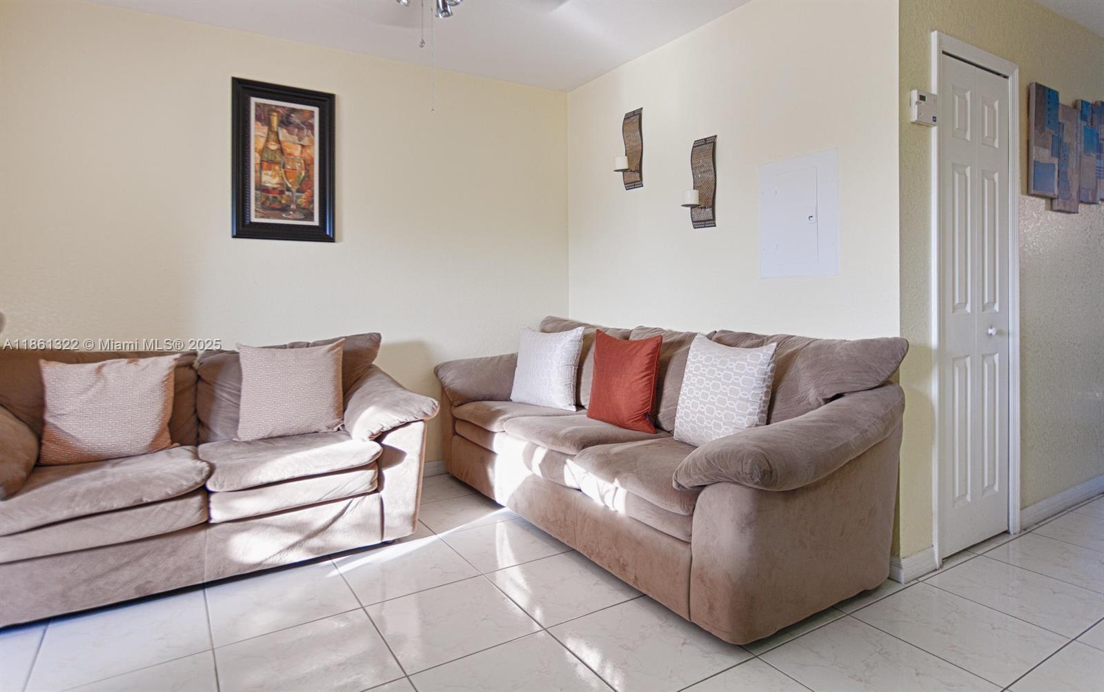 37 W 11th St 203