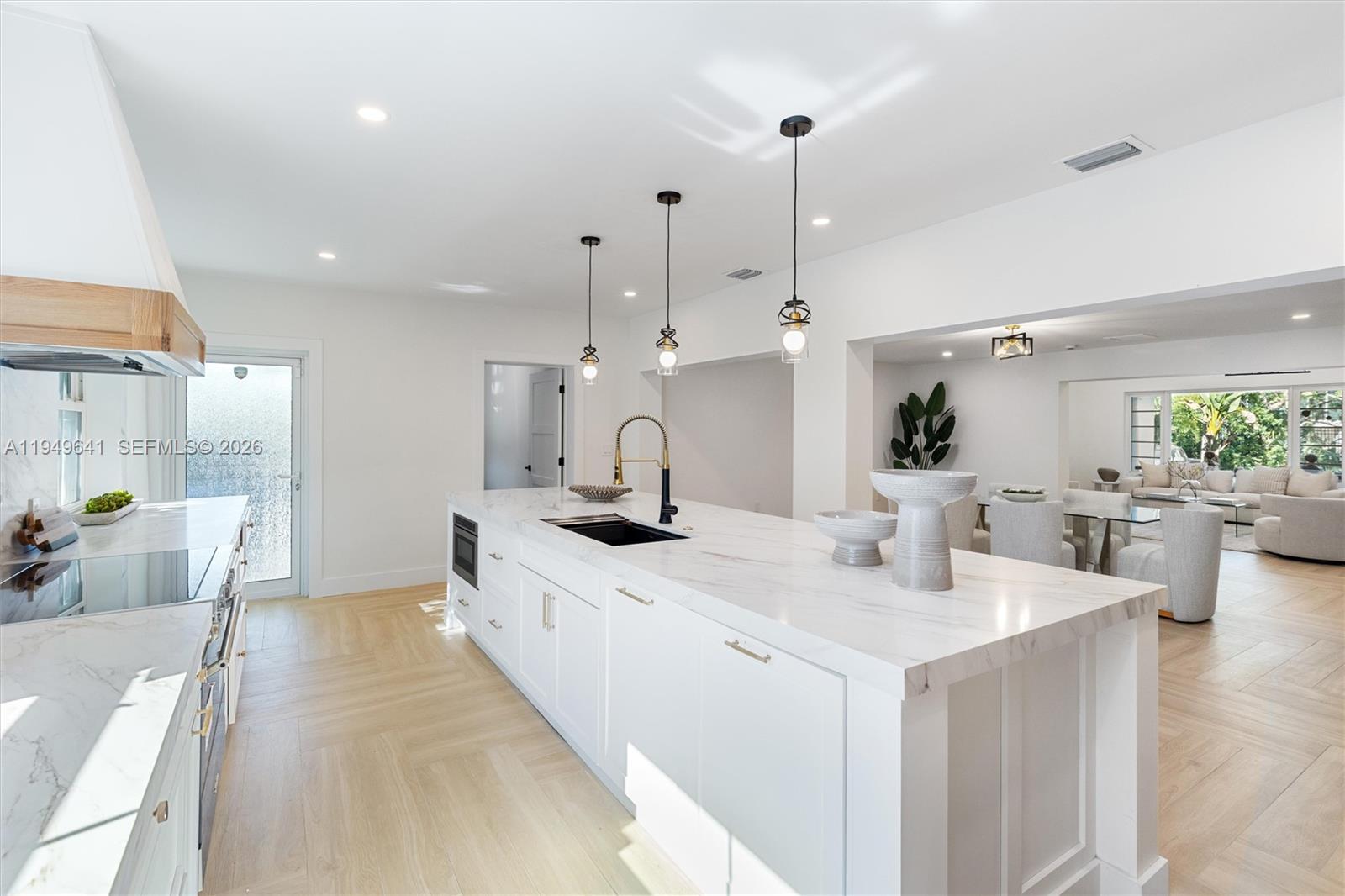 BAYSHORE PLAZA - Residential