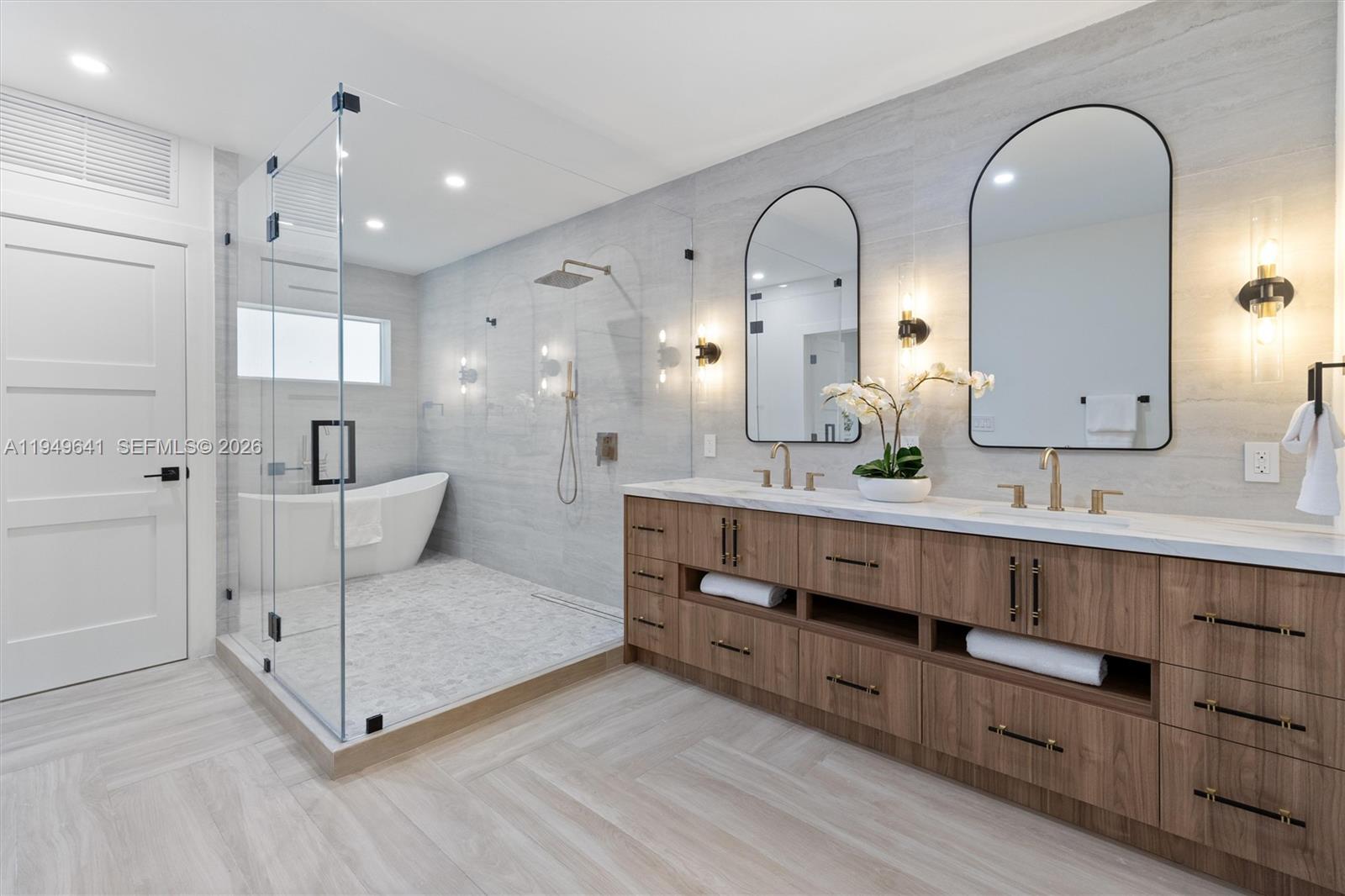 BAYSHORE PLAZA - Residential