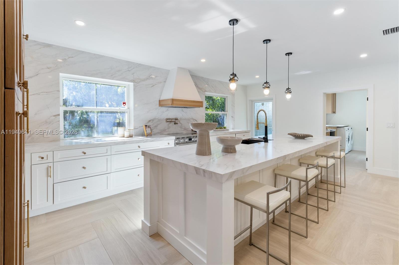 BAYSHORE PLAZA - Residential