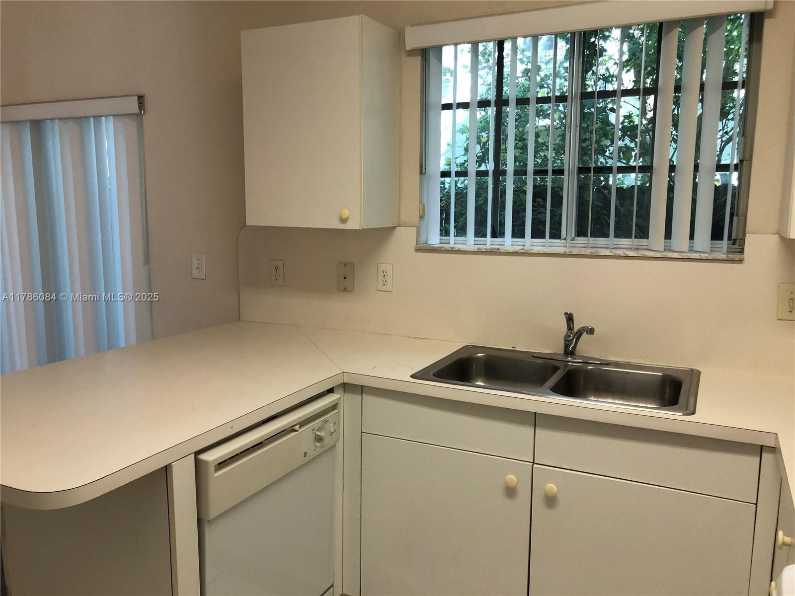 CARIBBEAN ISLES VILLAS CO - Residential