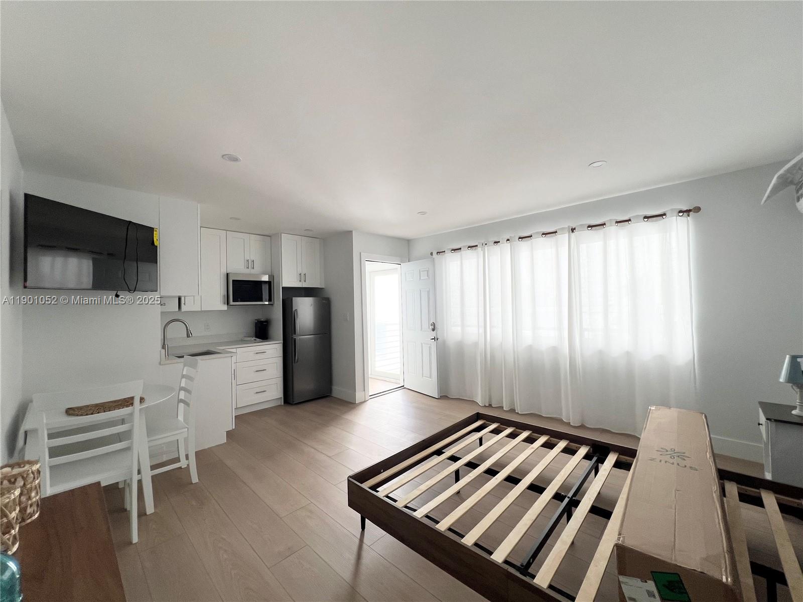 HOLLYWOOD CENTRAL BEACH - Residential Income