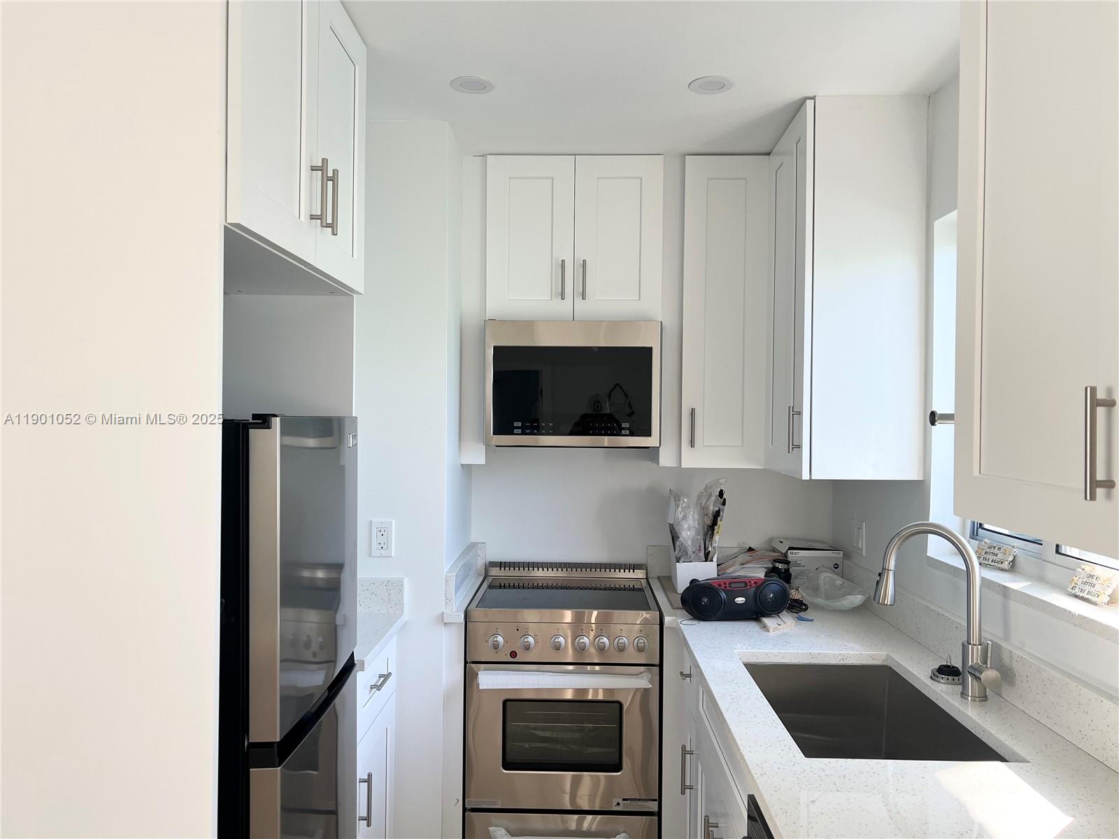 HOLLYWOOD CENTRAL BEACH - Residential Income