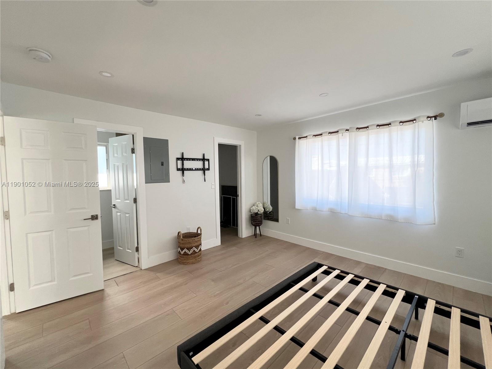 HOLLYWOOD CENTRAL BEACH - Residential Income