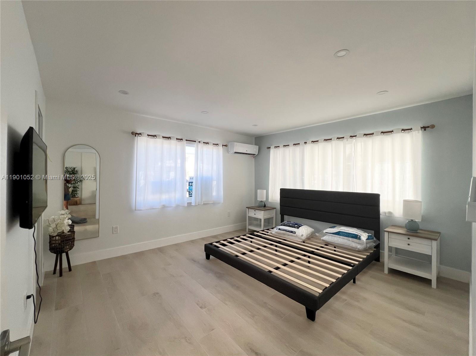 HOLLYWOOD CENTRAL BEACH - Residential Income