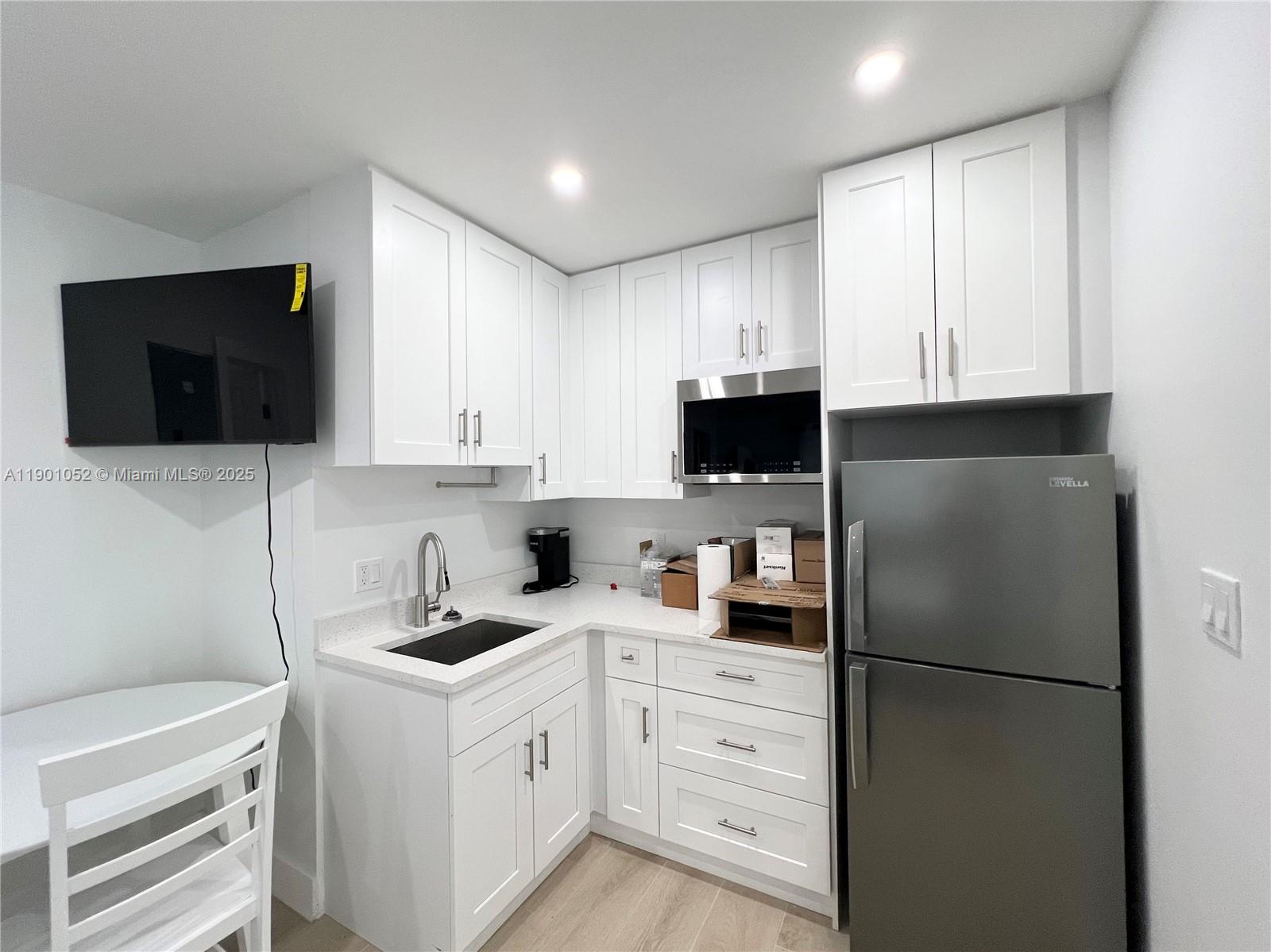 HOLLYWOOD CENTRAL BEACH - Residential Income