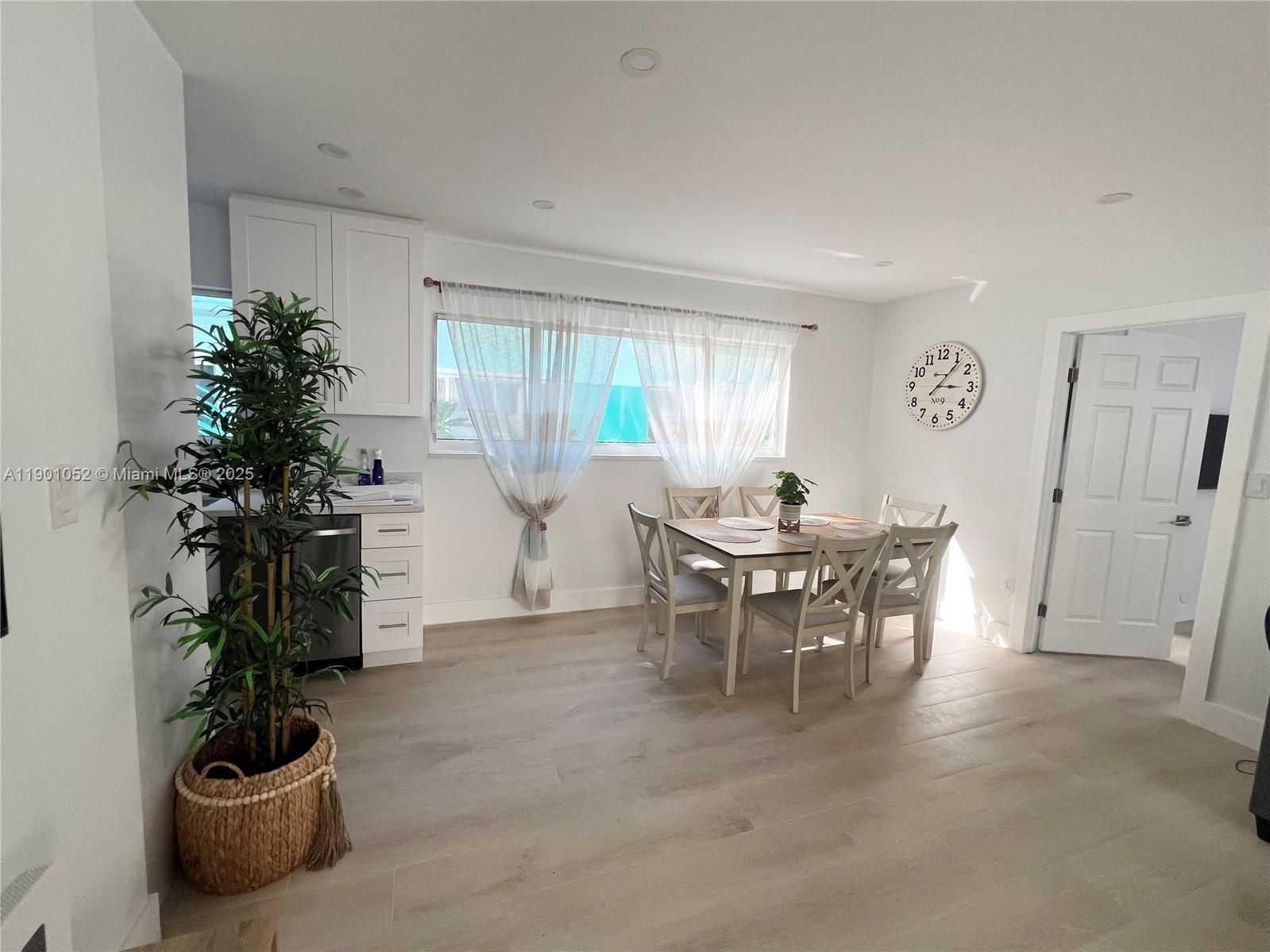 HOLLYWOOD CENTRAL BEACH - Residential Income