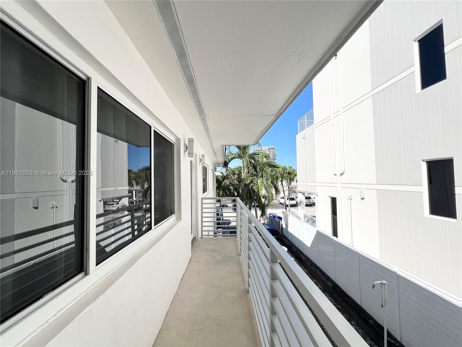 HOLLYWOOD CENTRAL BEACH - Residential Income