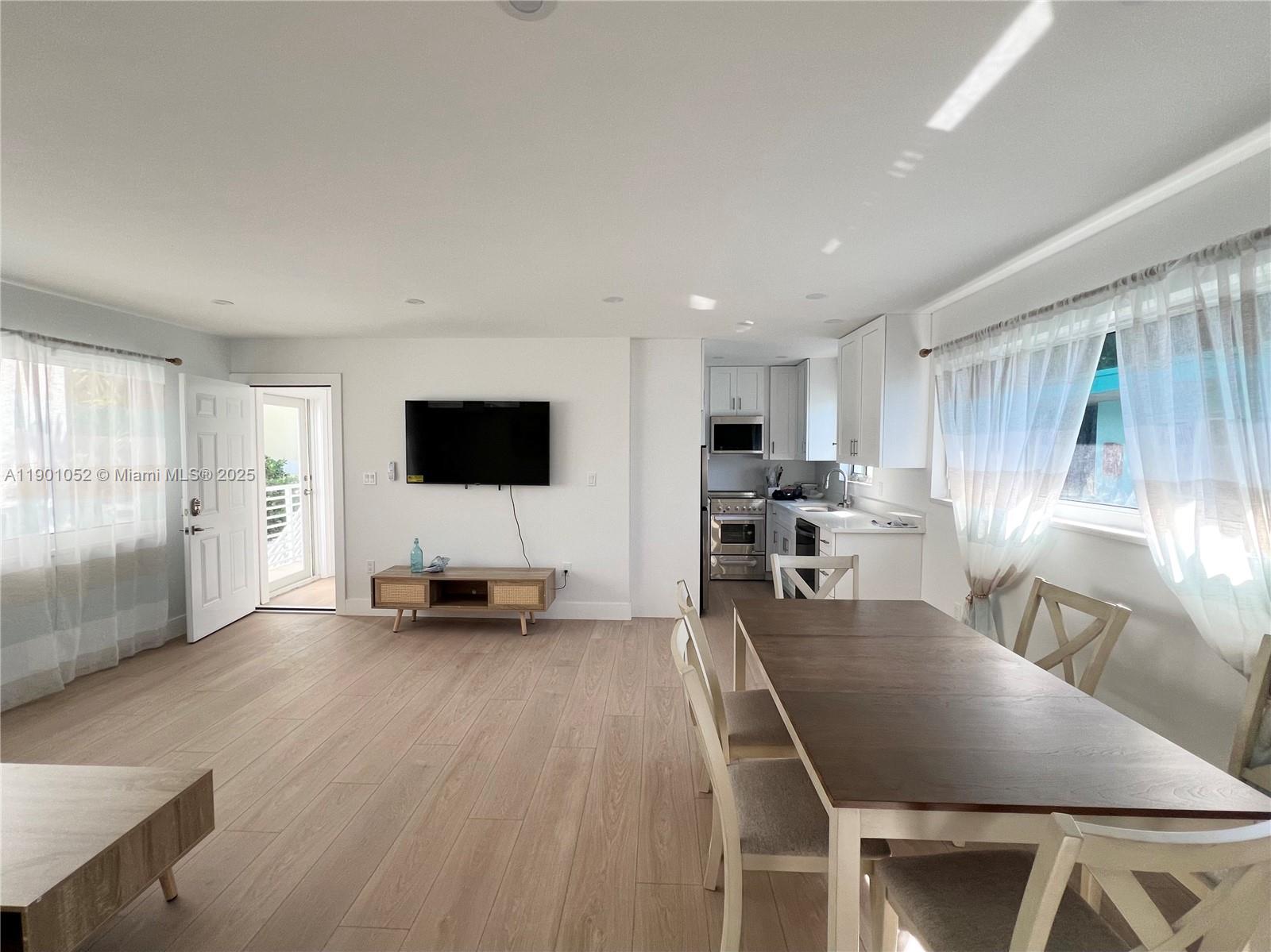 HOLLYWOOD CENTRAL BEACH - Residential Income