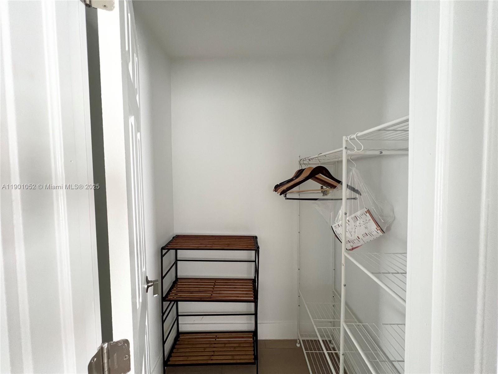 HOLLYWOOD CENTRAL BEACH - Residential Income