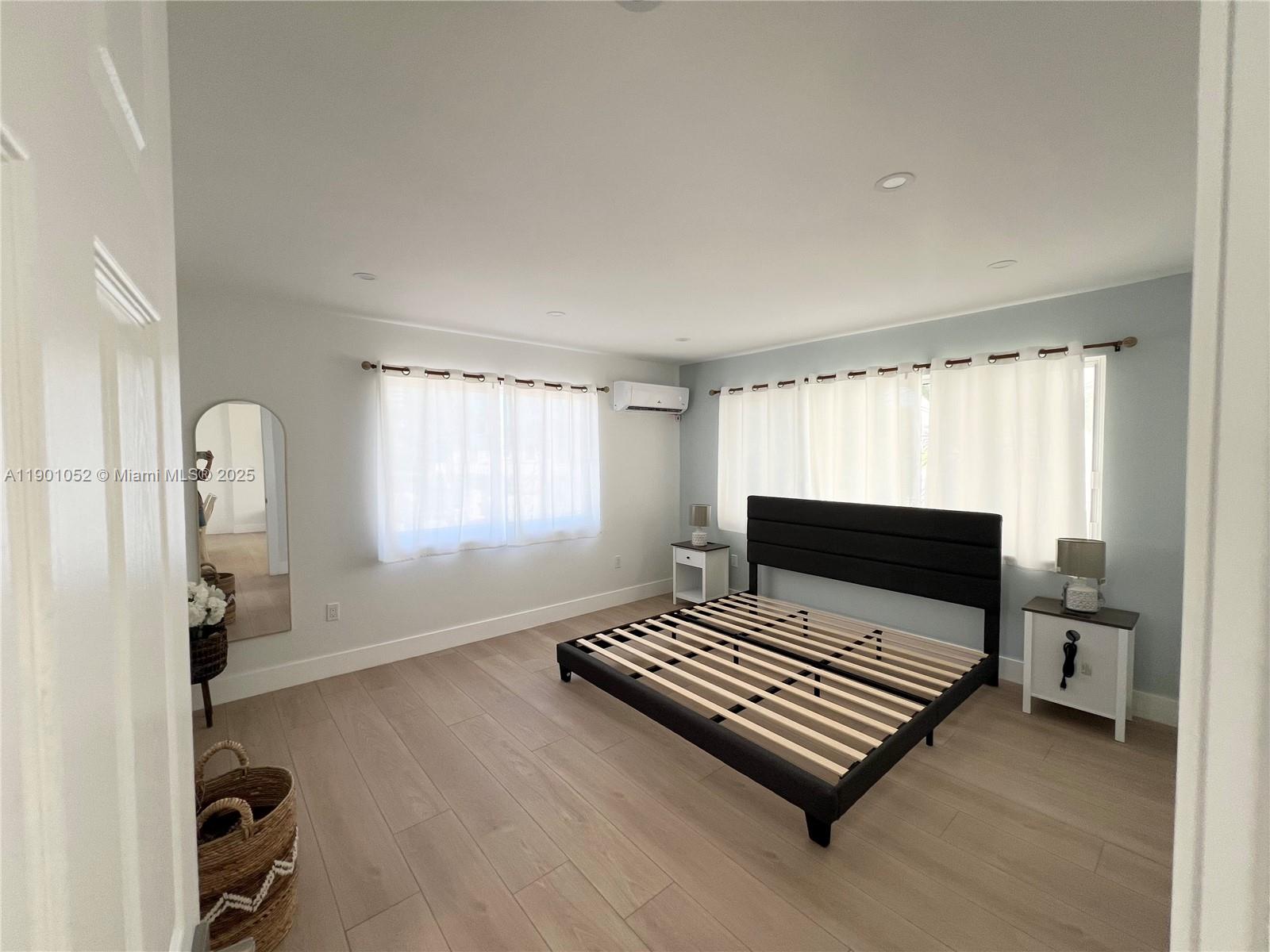 HOLLYWOOD CENTRAL BEACH - Residential Income