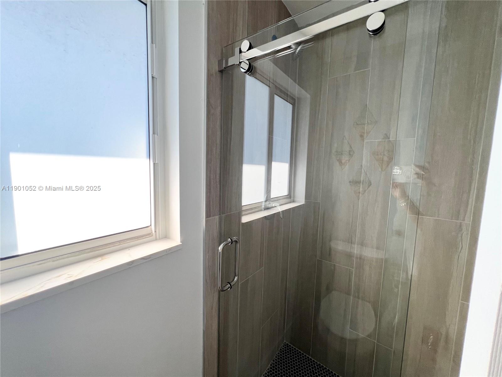 HOLLYWOOD CENTRAL BEACH - Residential Income