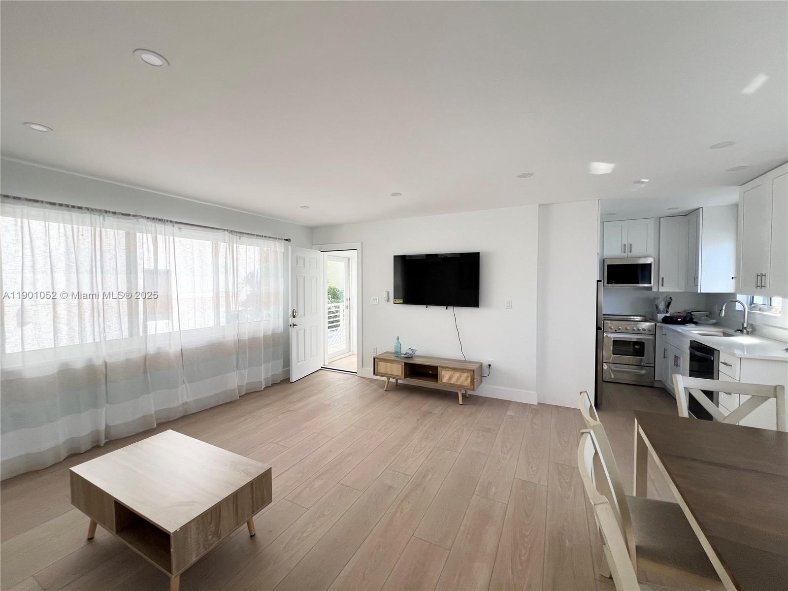 HOLLYWOOD CENTRAL BEACH - Residential Income