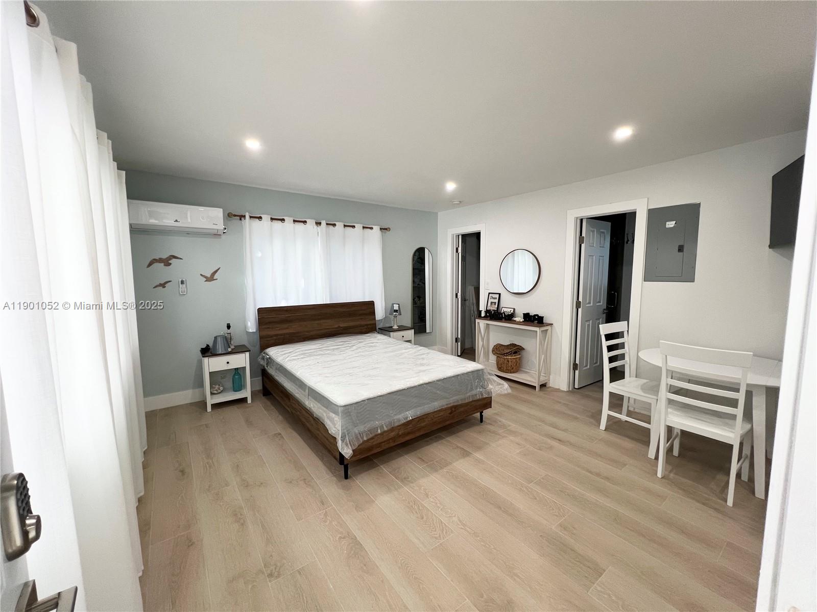 HOLLYWOOD CENTRAL BEACH - Residential Income