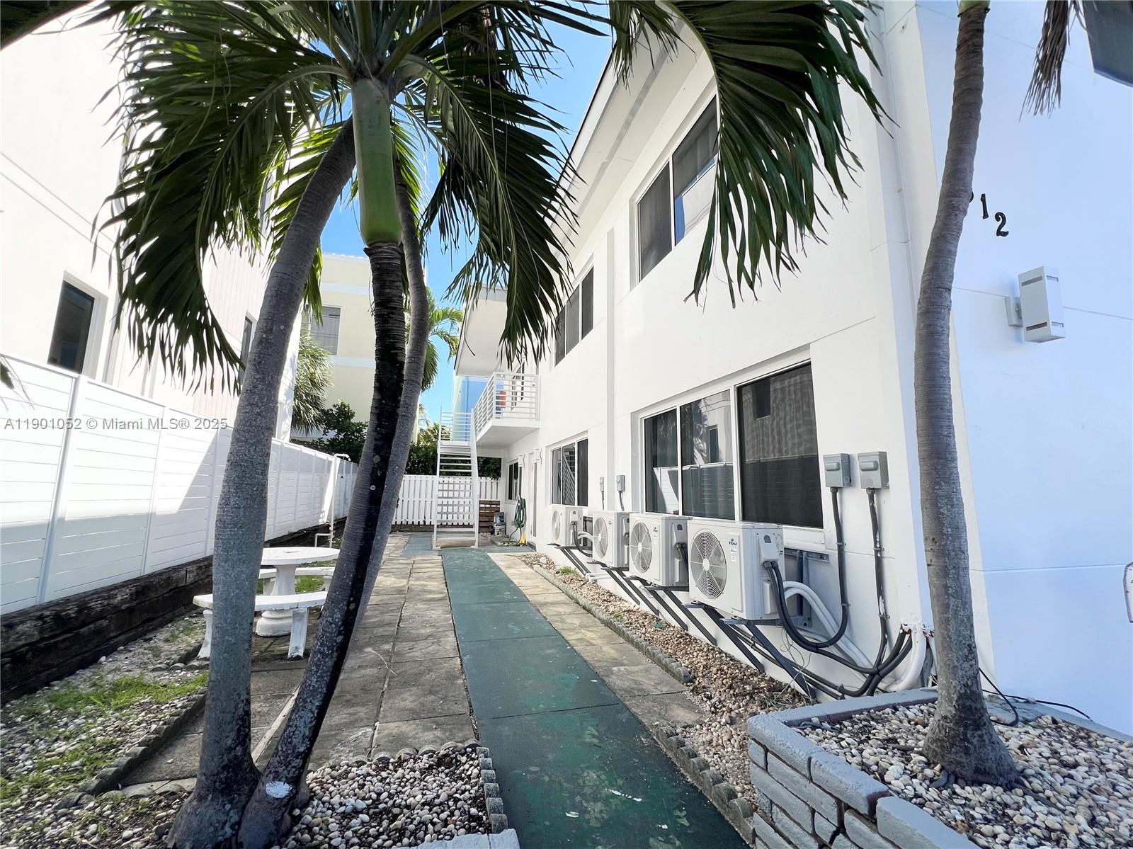 HOLLYWOOD CENTRAL BEACH - Residential Income