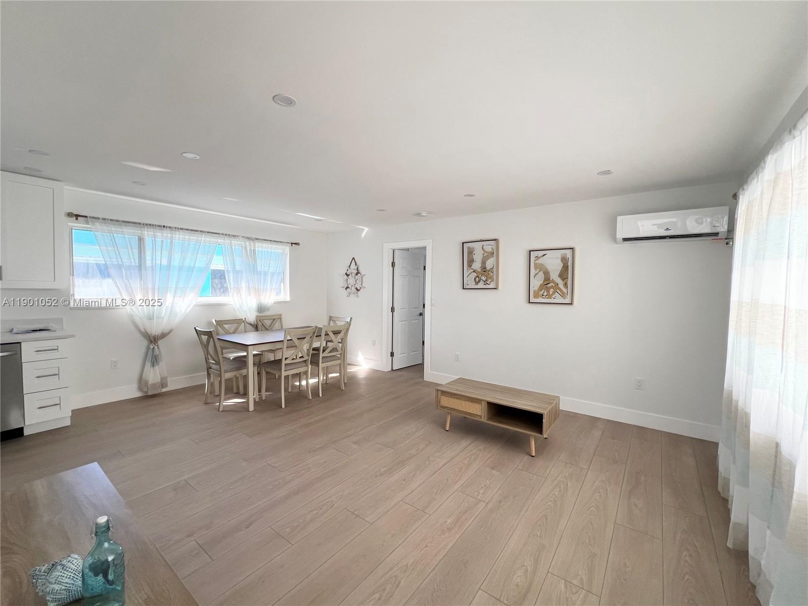 HOLLYWOOD CENTRAL BEACH - Residential Income