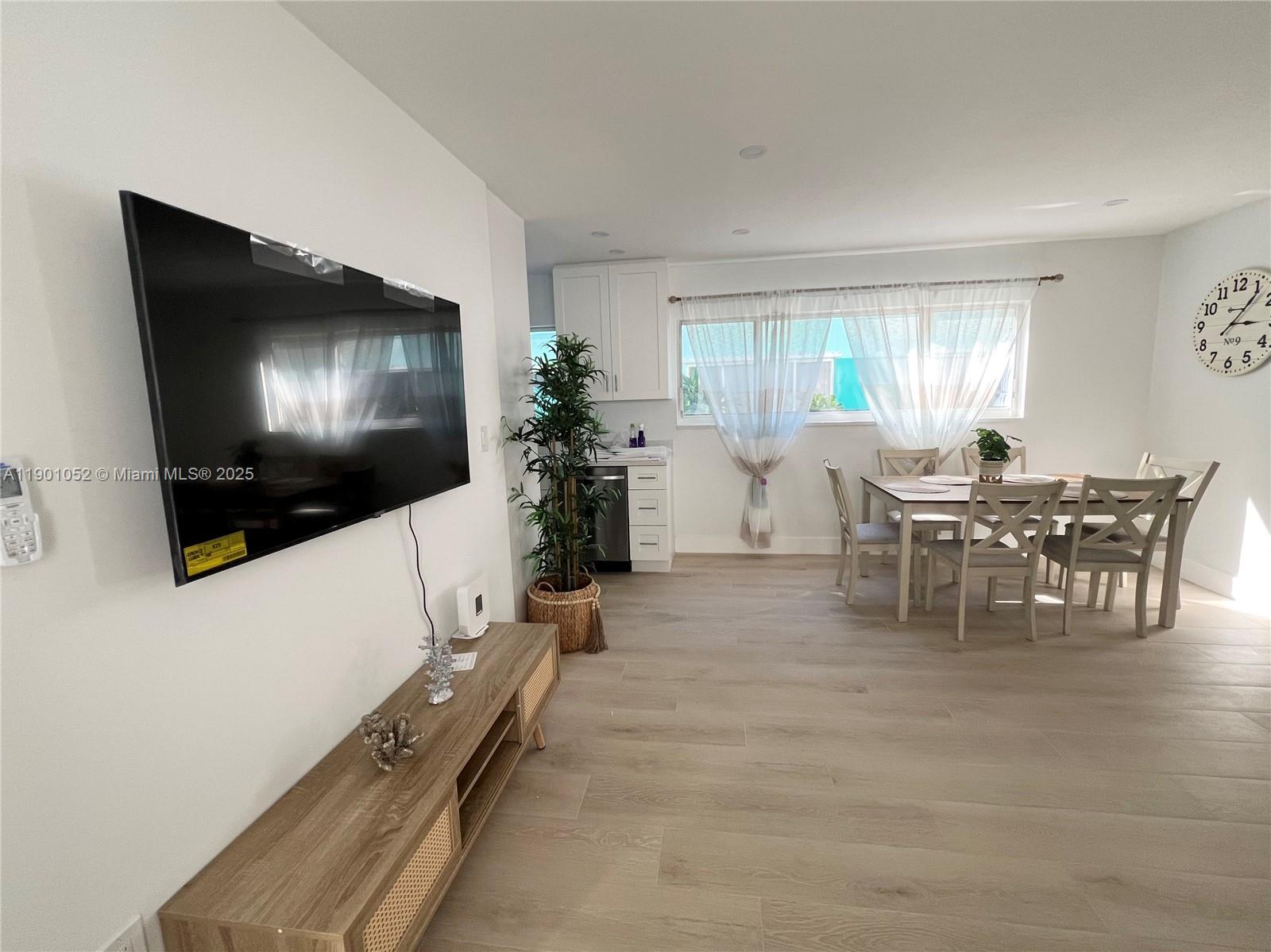 HOLLYWOOD CENTRAL BEACH - Residential Income